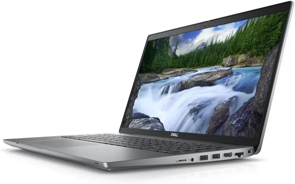 : لپ تاپ DELL Latitude 5530 نسل 12 روی میز کار مهندسی