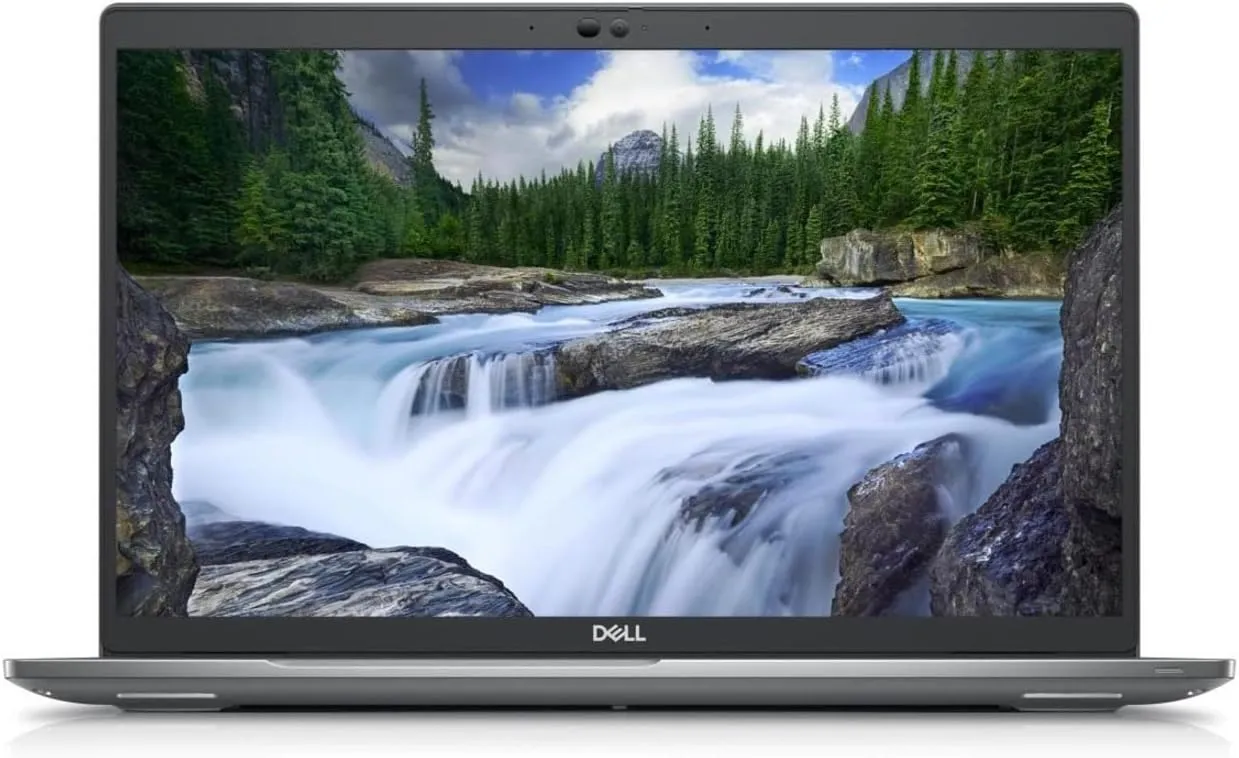 : لپ تاپ DELL Latitude 5530 نسل 12 روی میز کار مهندسی