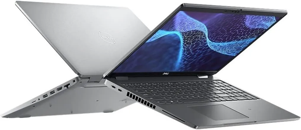 : لپ تاپ DELL Latitude 5530 نسل 12 روی میز کار مهندسی