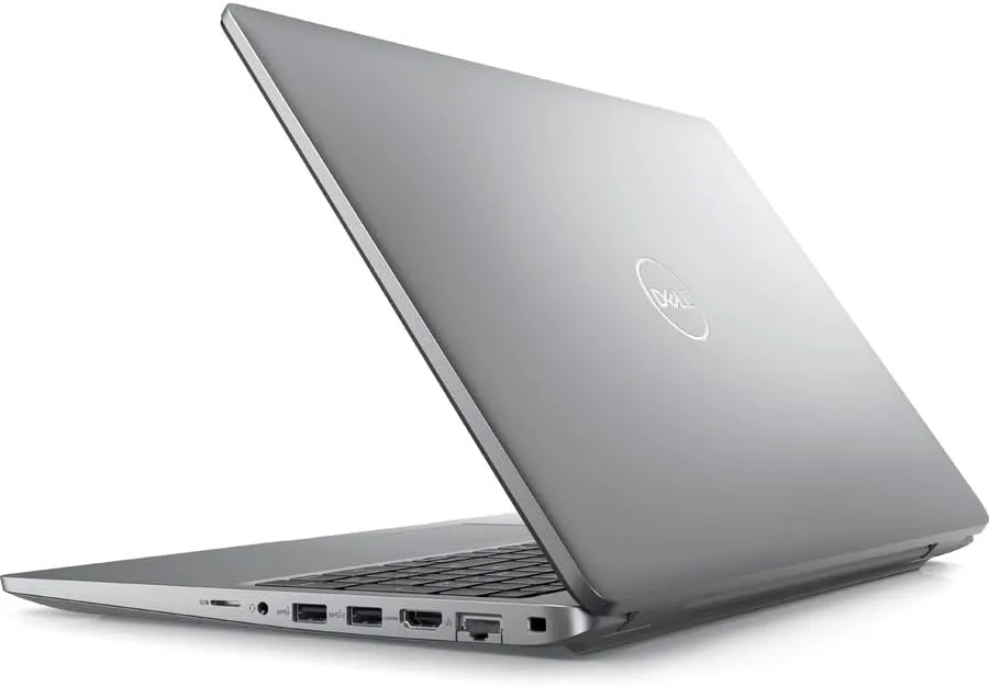 لپ تاپ DELL Latitude 5540 لمسی نسل ۱۳ روی میز کار