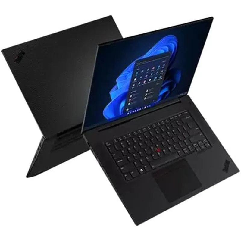 تصویری با کیفیت از لپتاپ Lenovo P1 Gen 5 روی یک میز کار مهندسی