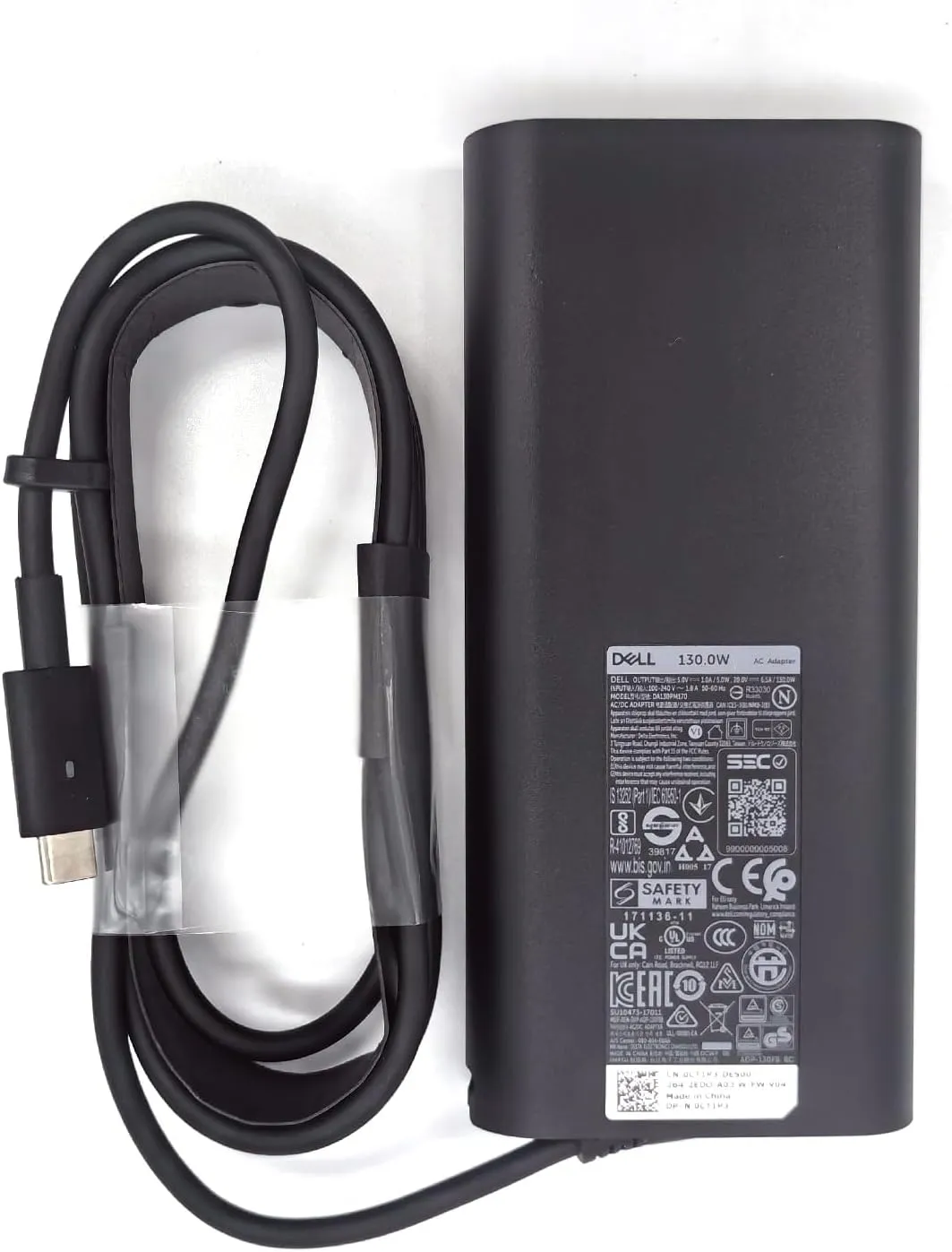آداپتور دل 130 وات Type-C اورجینال در کنار لپ تاپ Dell XPS