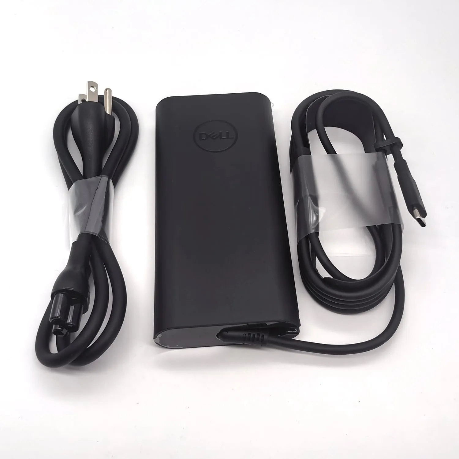 آداپتور دل 130 وات Type-C اورجینال در کنار لپ تاپ Dell XPS