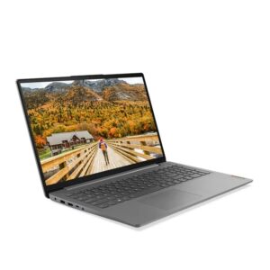 لپ تاپ لنوو IdeaPad 3 15ALC6 روشن روی میز کار چوبی